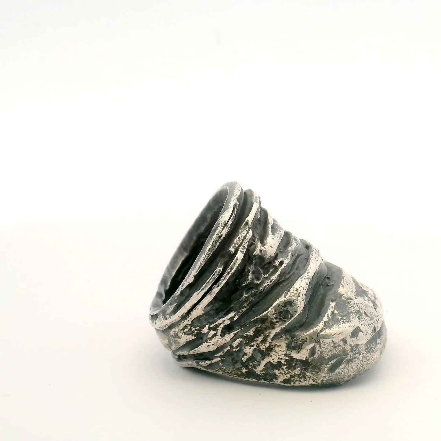 Object B - woman's ring - WR002