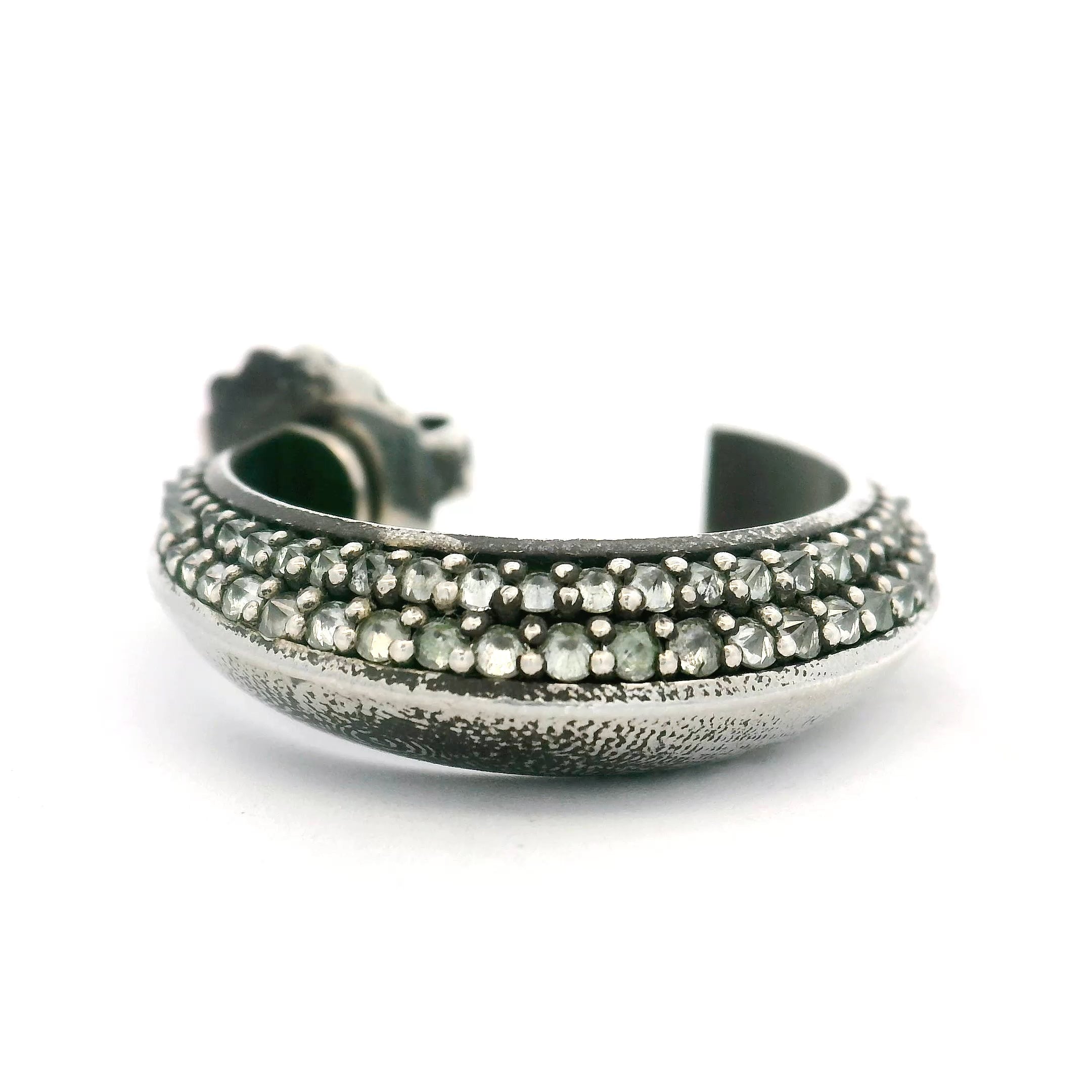 Object B - ROUND CUT WHITE DIAMONDS