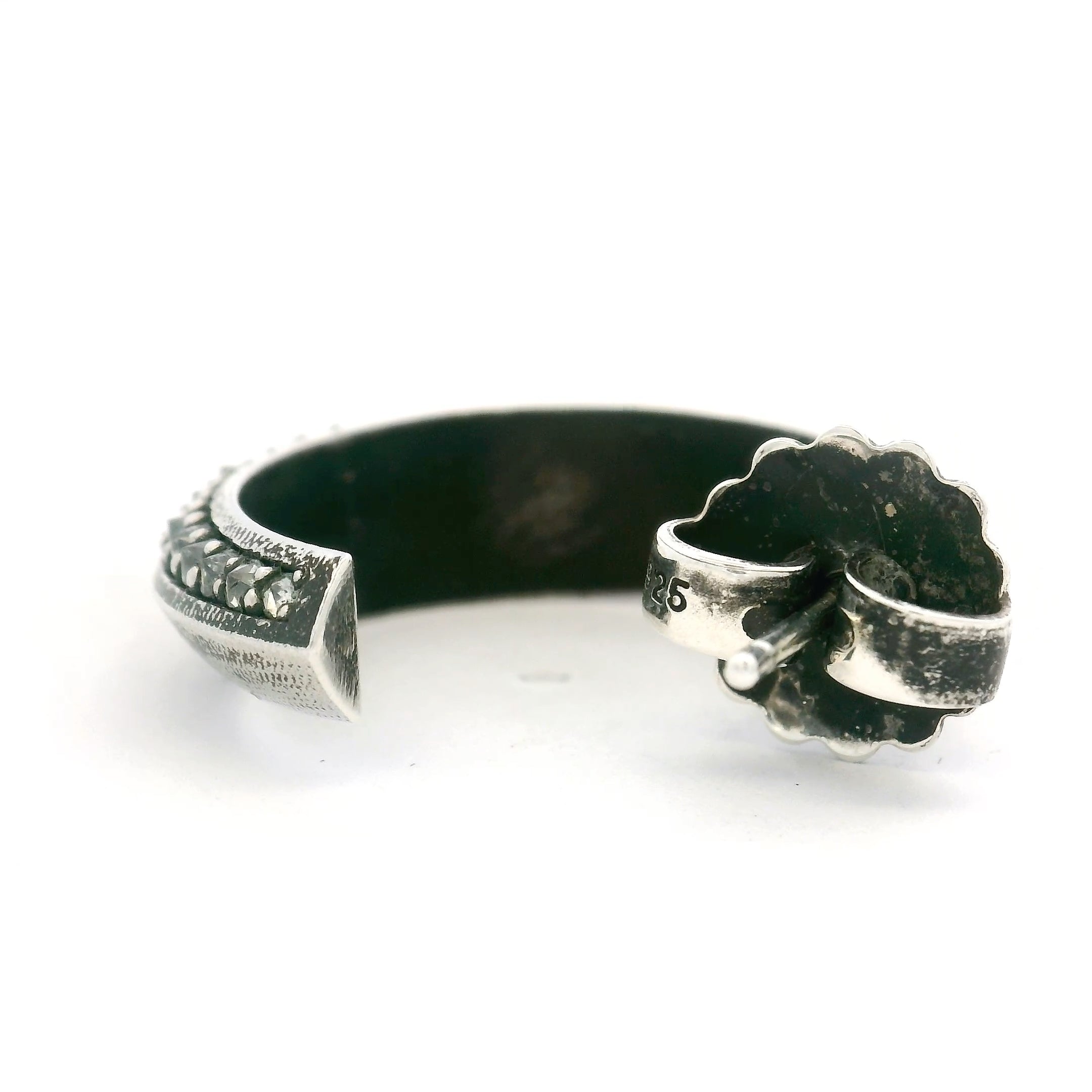 Object B - ROUND CUT WHITE DIAMONDS